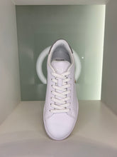 Charger l&#39;image dans la galerie, Baskets traditionnelles Court II en cuir
